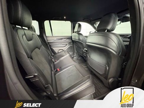 Used 2022 Jeep Grand Cherokee Trailhawk w/ Luxury Tech Group III AWD/4WD image 18