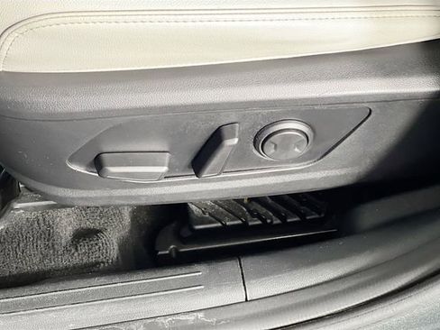 Used 2022 Hyundai Tucson Limited image 13