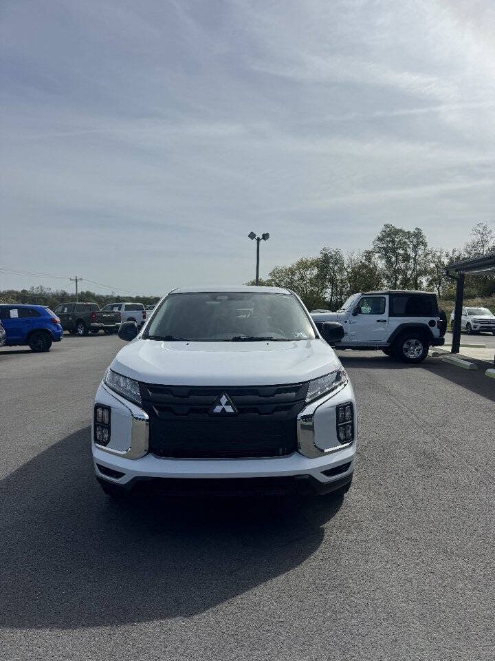 Used 2025 Mitsubishi Outlander Sport LE AWD/4WD image 2