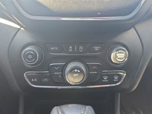 Used 2019 Jeep Cherokee Latitude w/ Popular Appearance Group image 26