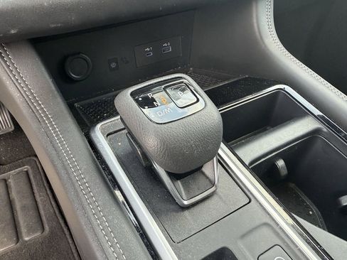 Used 2025 Nissan Pathfinder Platinum FWD image 19