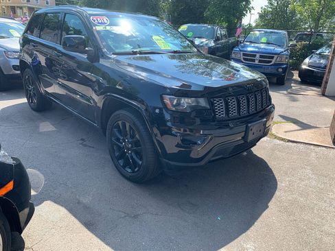 Used 2018 Jeep Grand Cherokee Altitude AWD/4WD image 1