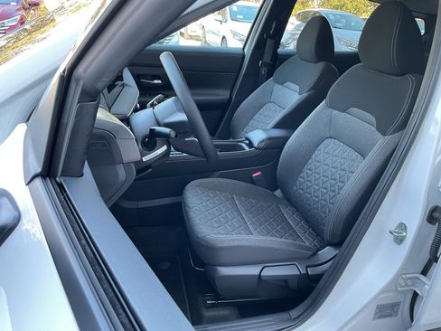 Used 2025 Nissan Kicks SV image 14