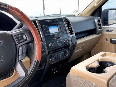 Used 2015 Ford F150 XLT image 8