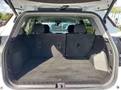 Used 2023 GMC Terrain SLE w/ Driver Convenience Package FWD image 16