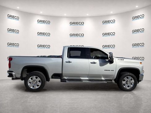 Used 2022 Chevrolet Silverado 2500 LTZ w/ LTZ Plus Package AWD/4WD image 8
