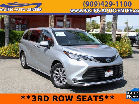 Used 2023 Toyota Sienna XLE image 1