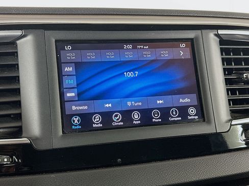 Used 2018 Chrysler Pacifica Touring Plus w/ Tire & Wheel Group FWD image 21