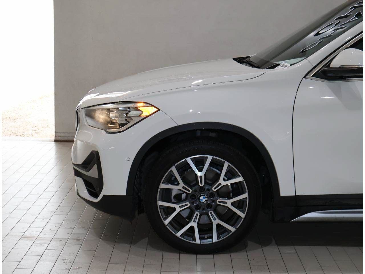 Used 2022 BMW X1 xDrive28i w/ Convenience Package AWD/4WD image 4