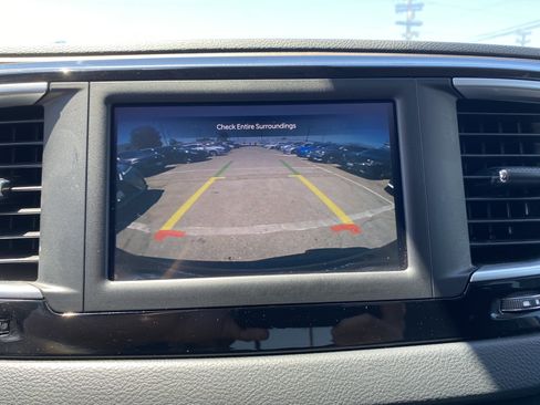Used 2023 Chrysler Voyager LX FWD image 12