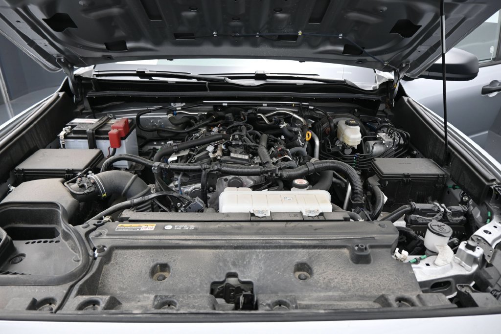 Used 2025 Toyota 4Runner SR5 AWD/4WD image 28