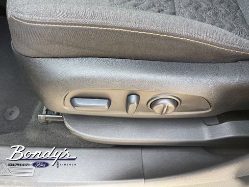 Used 2024 Chevrolet Equinox LT FWD image 9