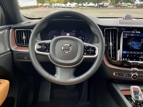 Used 2023 Volvo XC60 B5 Ultimate w/ Protection Package Premier image 9