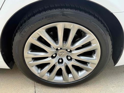 Used 2013 Lexus LS 460 L w/ All-Weather Pkg RWD image 9