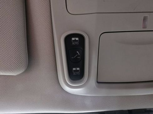 Used 2018 Chrysler Pacifica Limited FWD image 33
