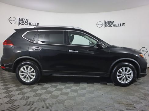 Certified 2020 Nissan Rogue SV image 4