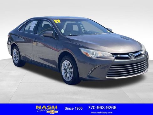 Used 2017 Toyota Camry LE FWD image 1