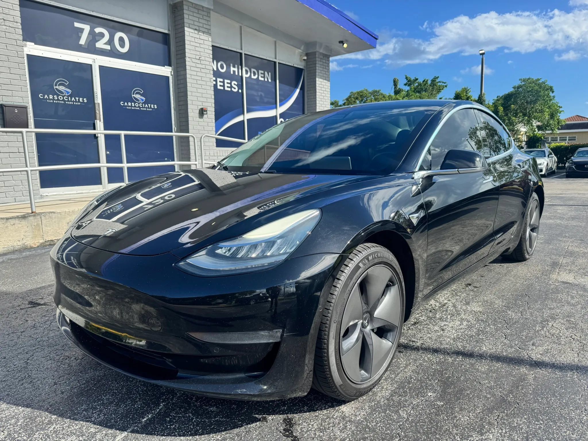 Used 2020 Tesla Model 3 Standard Range RWD image 1