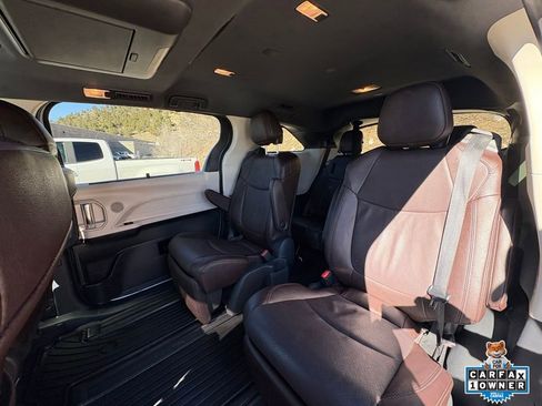 Used 2024 Toyota Sienna Platinum image 23