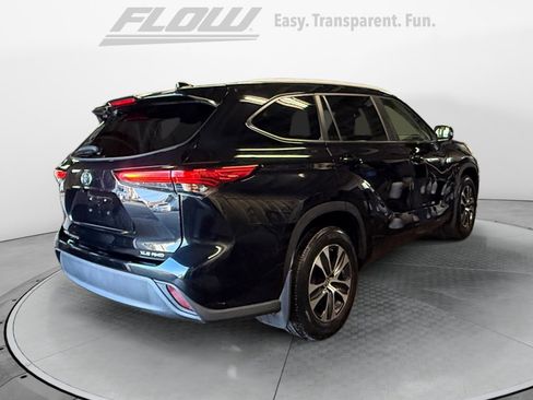 Used 2023 Toyota Highlander XLE AWD/4WD image 9