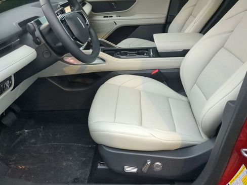 New 2026 Lincoln Nautilus Premier AWD/4WD image 11