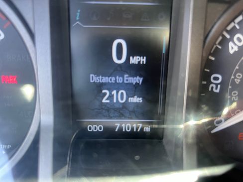Certified 2019 Toyota Tacoma TRD Off-Road AWD/4WD image 17