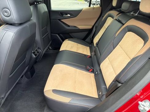 Used 2025 Chevrolet Equinox ACTIV w/ Safety and Technology Package FWD image 24