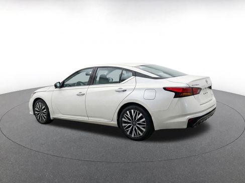 Used 2025 Nissan Altima 2.5 SV FWD image 7
