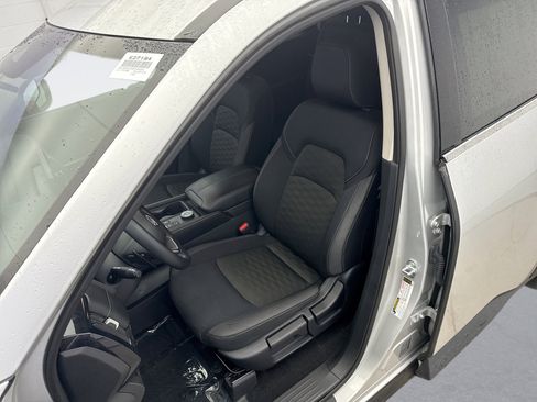 Used 2024 Nissan Pathfinder S image 11