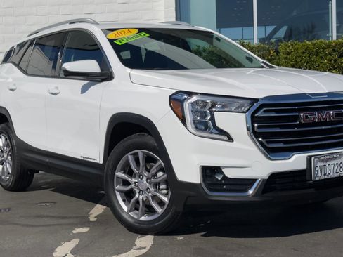 Used 2024 GMC Terrain SLT image 2