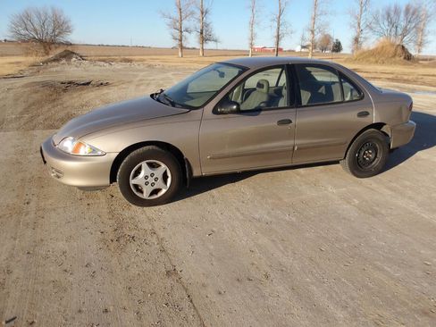 Used 2001 Chevrolet Cavalier Sedan image 1