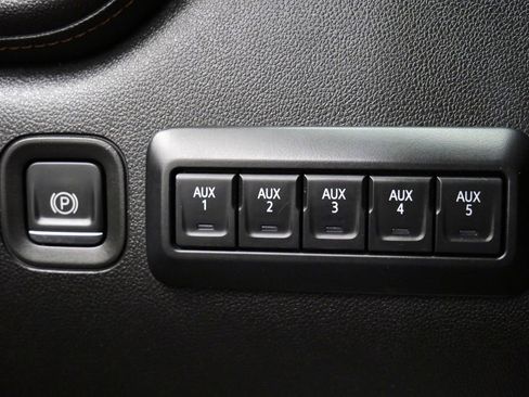 Used 2021 GMC Sierra 2500 AT4 w/ AT4 Premium Plus Package AWD/4WD image 29
