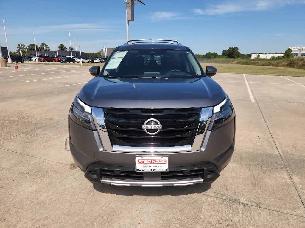 Used 2025 Nissan Pathfinder Platinum w/ Cargo Package FWD image 11