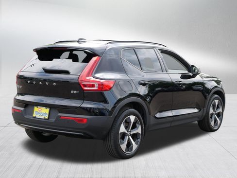Used 2023 Volvo XC40 B5 Plus w/ Driver Assist Package AWD/4WD image 7