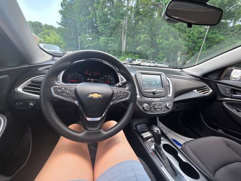 Used 2018 Chevrolet Malibu LS w/ LPO, Convenience Package 1 FWD image 14