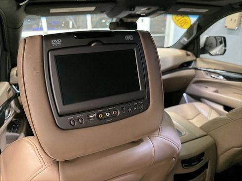 Used 2019 Cadillac Escalade ESV Platinum image 6