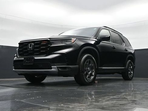 Used 2025 Honda Pilot TrailSport image 45