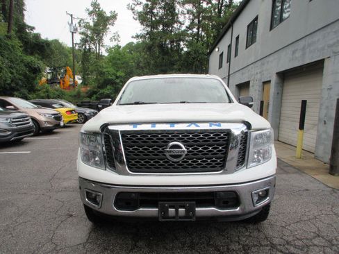 Used 2017 Nissan Titan SV RWD image 2