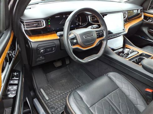 Used 2024 Jeep Grand Wagoneer L Series III image 9