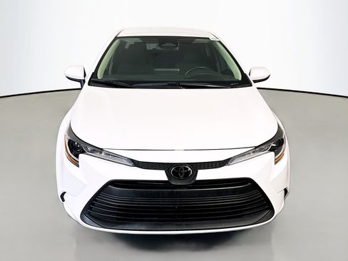 Used 2025 Toyota Corolla LE FWD image 2