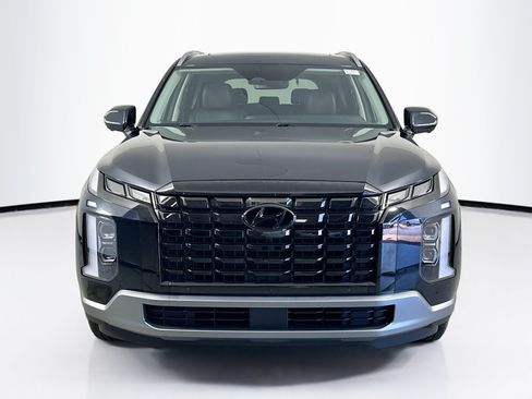 Used 2023 Hyundai Palisade SEL FWD image 2