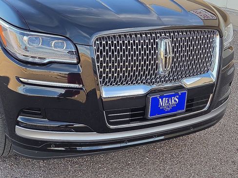 Used 2024 Lincoln Navigator Reserve image 10