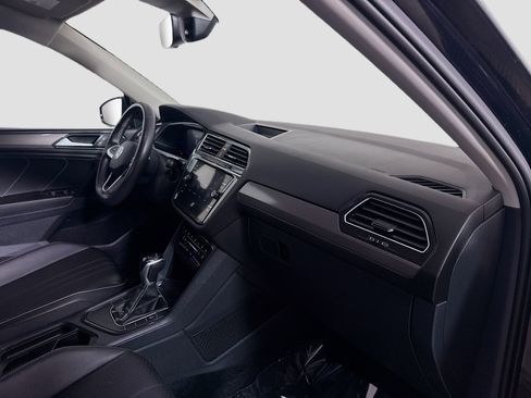 Used 2022 Volkswagen Tiguan SE FWD image 30