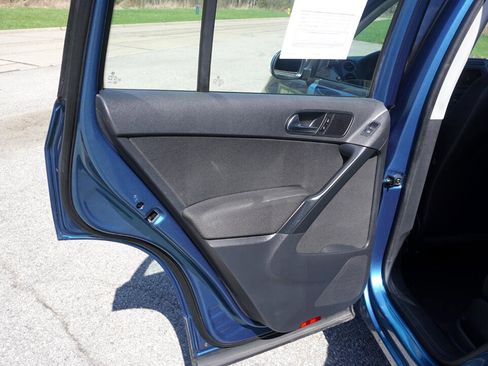 Used 2018 Volkswagen Tiguan Limited w/ Premium Package image 24