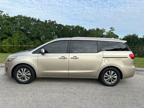 Used 2016 Kia Sedona LX w/ LX Convenience Package FWD image 3