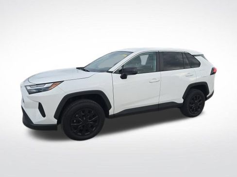 Used 2024 Toyota RAV4 LE FWD image 6