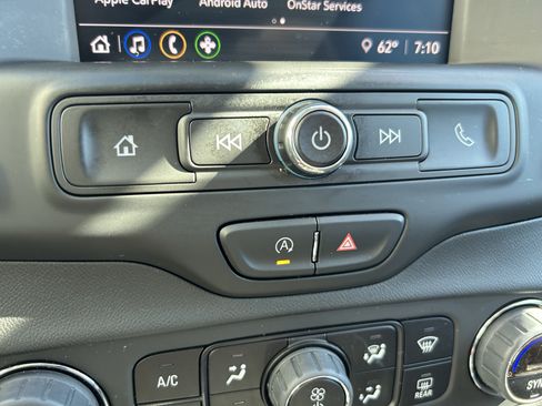Used 2023 GMC Terrain SLE w/ Driver Convenience Package AWD/4WD image 30