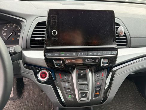Used 2025 Honda Odyssey Touring image 17