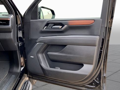 Used 2025 GMC Yukon Denali AWD/4WD image 23