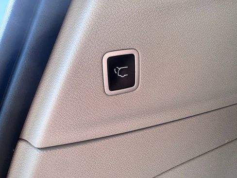 Used 2020 Chrysler Pacifica Touring-L image 45